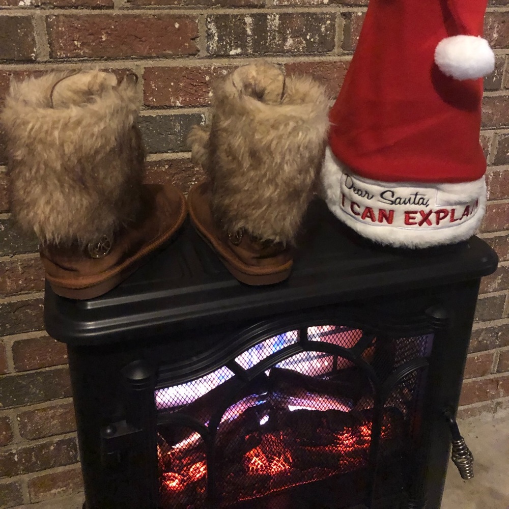 MICHAELS KORS BIG KIDS SIZE 3 BOOT’S 🥾| COLOR TAN.